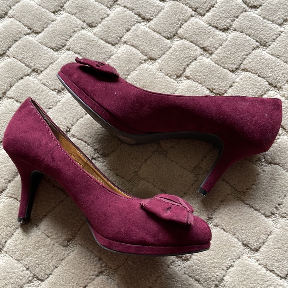 Kelly & Katie Cranberry/Wine Heels